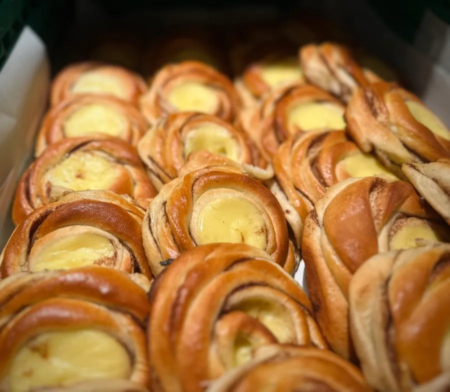 Søte skillingsboller med vaniljekrem og kanel fra Landøy Brød & Pizza